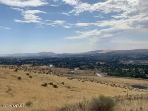 351 Kristi Ln, Yakima, WA 98901 - #1