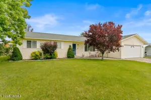 5213 Manor Dr, Yakima, WA 98901