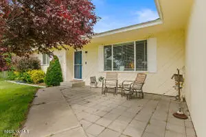 5213 Manor Dr, Yakima, WA 98901 - #2