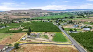 540 Zimmerman Rd, Yakima, WA 98908 - #2