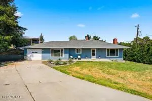 309 Hillview Ave, Selah, WA 98942 - #2
