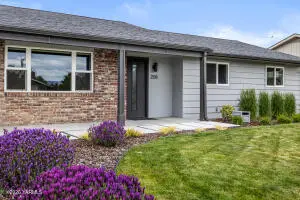 208 N 70th Ave, Yakima, WA 98908 - #3