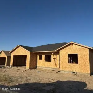312 Hogan St, Sunnyside, WA 98944