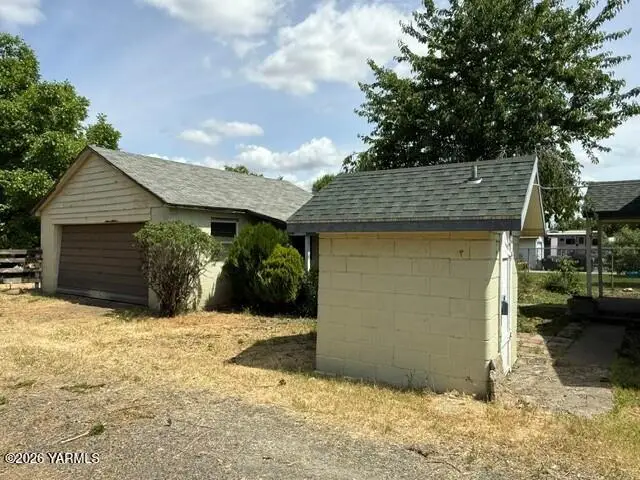 1903 Lilac Ln, Union Gap, WA 98903 - #2