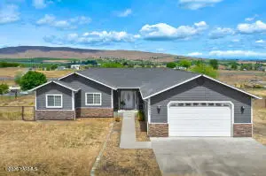 14905 Violet Ct, Yakima, WA 98908