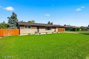 805 S 60th Ave, Yakima, WA 98908 - #1