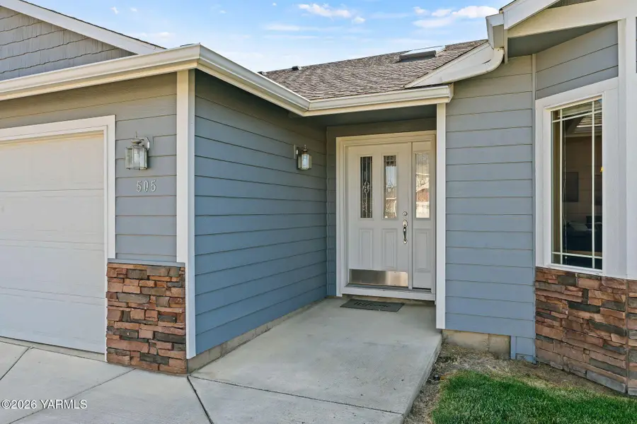 505 N Iler St, Moxee, WA 98936 - #3