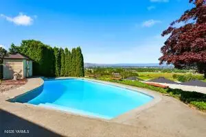 720 Country Club Dr, Yakima, WA 98901 - #3