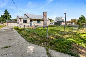 1612 Gordon Rd, Yakima, WA 98901