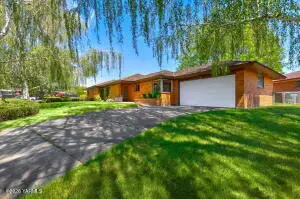 4809 Douglas Dr, Yakima, WA 98908