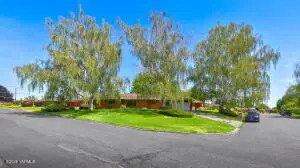 4809 Douglas Dr, Yakima, WA 98908 - #2