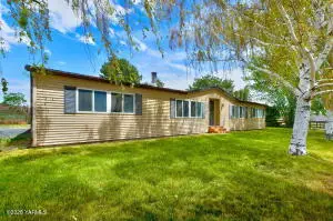 171 Gopher Rd, Selah, WA 98942