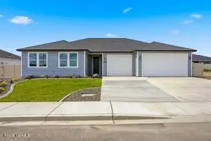 4602 W Larch Ave, Yakima, WA 98903 - #1