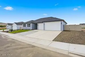 4602 W Larch Ave, Yakima, WA 98903 - #2