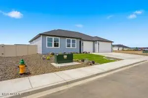 4602 W Larch Ave, Yakima, WA 98903 - #3