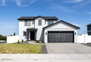 611 N Oak St #20, Tieton, WA 98947
