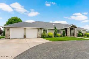 181 Valley View Rd, Yakima, WA 98908