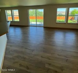 1609 W Naches Ave, Selah, WA 98942 - #2