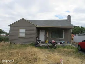 907 S 8th Ave, Yakima, WA 98903