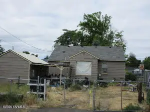 907 S 8th Ave, Yakima, WA 98903 - #3
