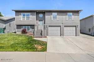 415 S 82nd Ave, Yakima, WA 98908