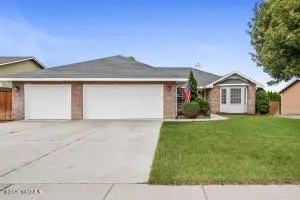 4956 Pear Butte Dr, Yakima, WA 98901