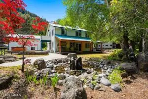 81 Pine Cliff Dr, Naches, WA 98937