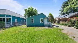 512 S 10th St, Yakima, WA 98901 - #1