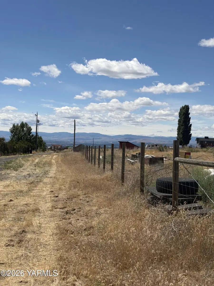 NKA Mieras Rd, Yakima, WA 98901 - #2