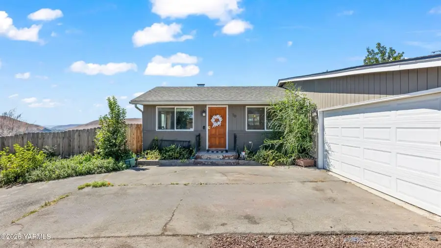 70 Herlou Dr, Selah, WA 98942 - #2