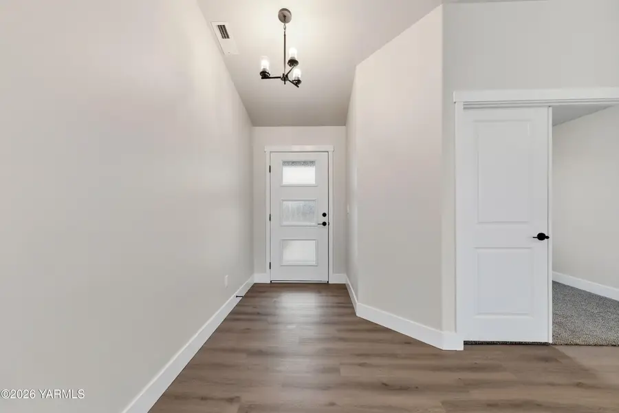 401 Glenwood Ave #(Phase 11 Lot 315) Spec, Grandview, WA 98930 - #2