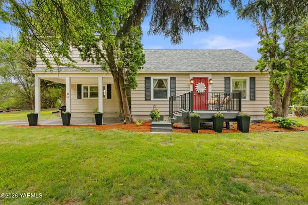 702 Pioneer Ln, Union Gap, WA 98903