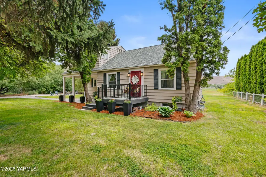 702 Pioneer Ln, Union Gap, WA 98903 - #2