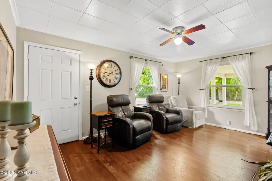 702 Pioneer Ln, Union Gap, WA 98903 - #3