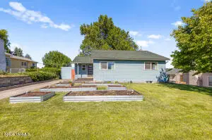 302 N 27th Ave, Yakima, WA 98902 - #1