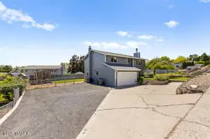 210 W Goodlander Rd, Selah, WA 98942 - #2