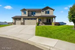 7901 W Whatcom Ave, Yakima, WA 98908