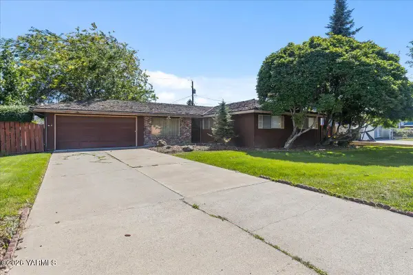 3102 W Viola Ave, Yakima, WA 98902
