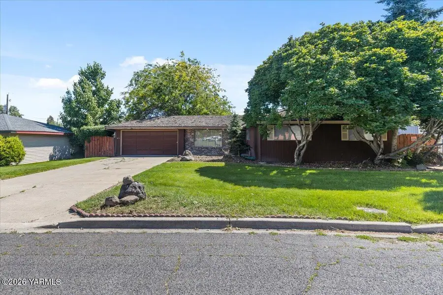 3102 W Viola Ave, Yakima, WA 98902 - #2