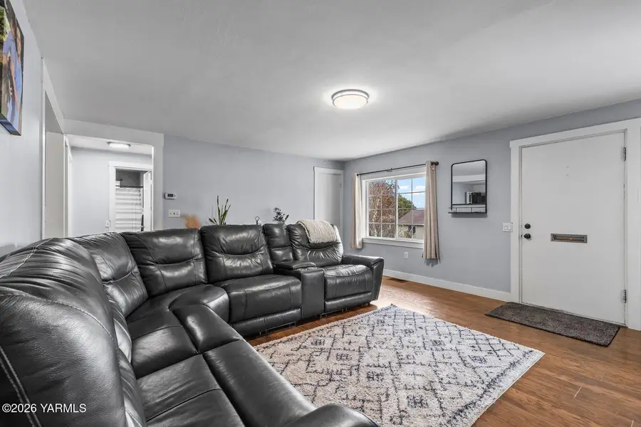 306 N 31st Ave, Yakima, WA 98902 - #3