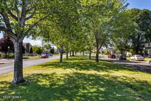 305 S Naches Ave, Yakima, WA 98901 - #3