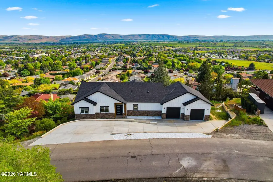 7920 Englewood Crest Dr, Yakima, WA 98908 - #2