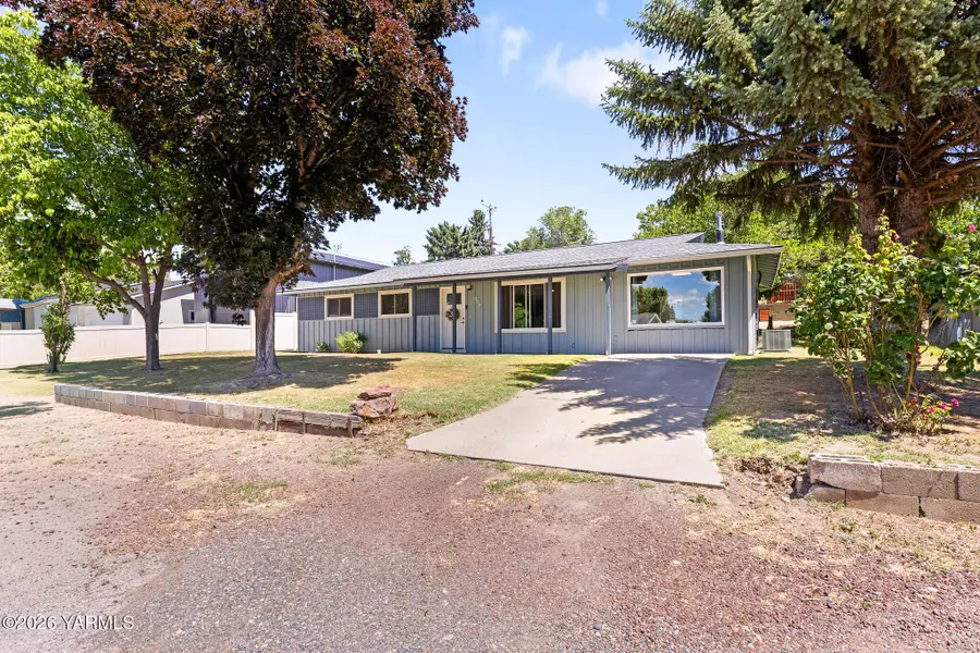 207 Adams Park Dr, Zillah, WA 98953 - #2