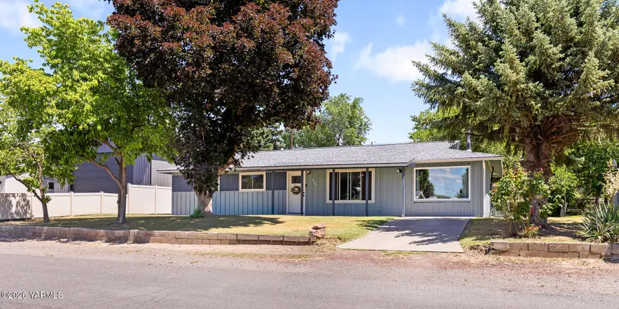207 Adams Park Dr, Zillah, WA 98953 - #3