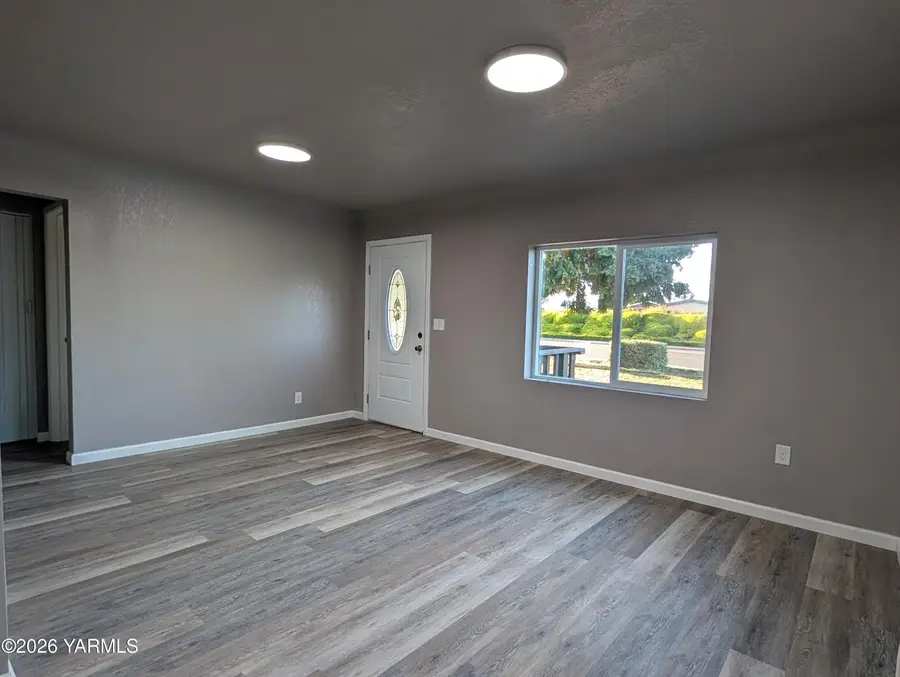 1306 W Washington Ave, Union Gap, WA 98903 - #3