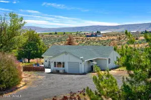 550 Red Tail Rd, Yakima, WA 98908