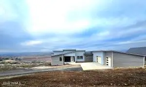 151 Lookout Point Dr, Selah, WA 98942