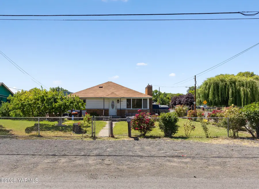 1916 S 10th Ave, Union Gap, WA 98903 - #2