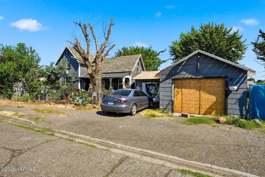 416 S Toppenish Ave, Toppenish, WA 98948 - #3