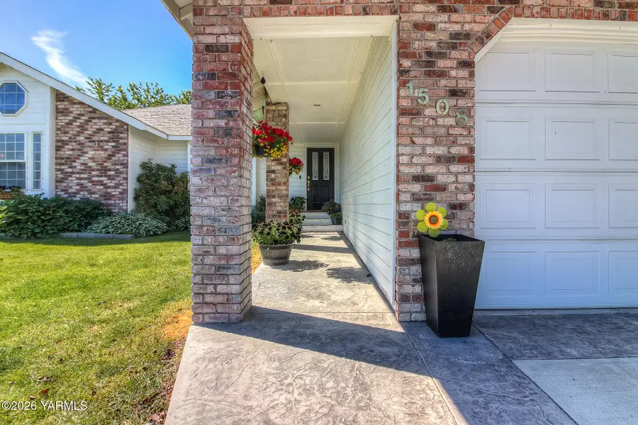 1508 W Orchard Ave, Selah, WA 98942 - #3